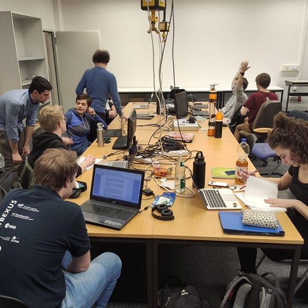 wuespace daedalus2 team in workshop